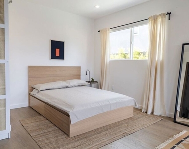 925 N Mariposa Avenue - Photo Thumbnail 3