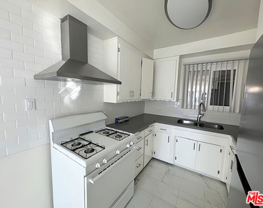 228 S Mariposa Avenue - Photo Thumbnail 15