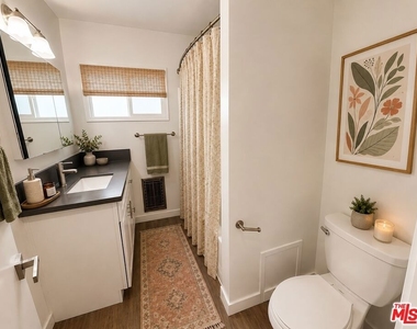 228 S Mariposa Avenue - Photo Thumbnail 6