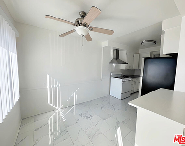 228 S Mariposa Avenue - Photo Thumbnail 14