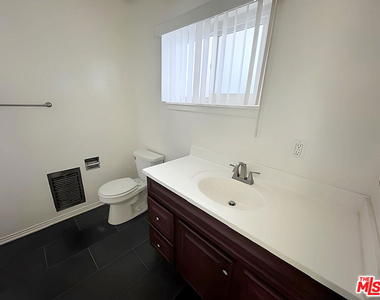 228 S Mariposa Avenue - Photo Thumbnail 18