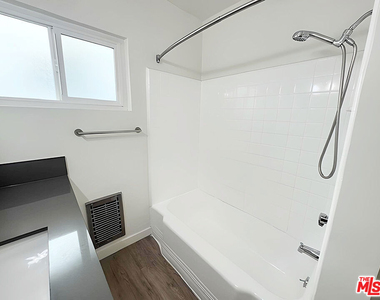 228 S Mariposa Avenue - Photo Thumbnail 9