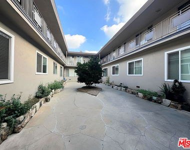 228 S Mariposa Avenue - Photo Thumbnail 10