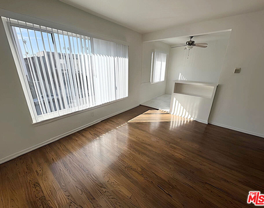 228 S Mariposa Avenue - Photo Thumbnail 12