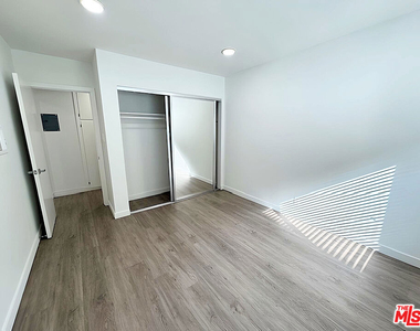 228 S Mariposa Avenue - Photo Thumbnail 7