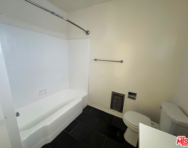 228 S Mariposa Avenue - Photo Thumbnail 19