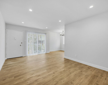 1738 Colby Avenue - Photo Thumbnail 7