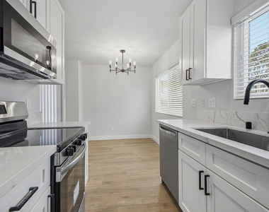 1738 Colby Avenue - Photo Thumbnail 13