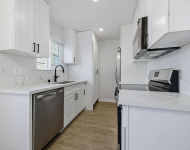 1738 Colby Avenue - Photo Thumbnail 11