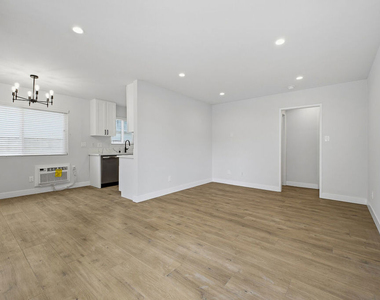 1738 Colby Avenue - Photo Thumbnail 6