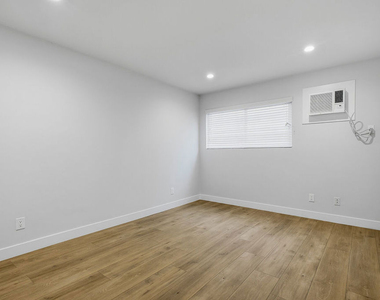 1738 Colby Avenue - Photo Thumbnail 15