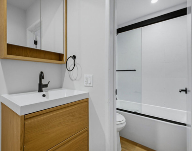 1738 Colby Avenue - Photo Thumbnail 17
