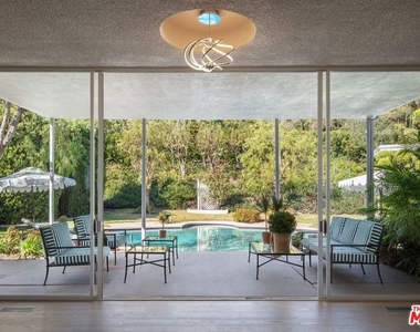 510 Stonewood Drive - Photo Thumbnail 2