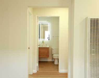 833 S Orange Grove Avenue - Photo Thumbnail 3