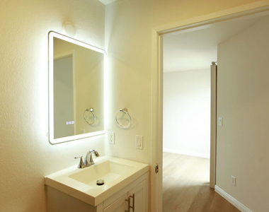 833 S Orange Grove Avenue - Photo Thumbnail 5