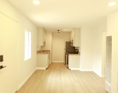 833 S Orange Grove Avenue - Photo Thumbnail 2