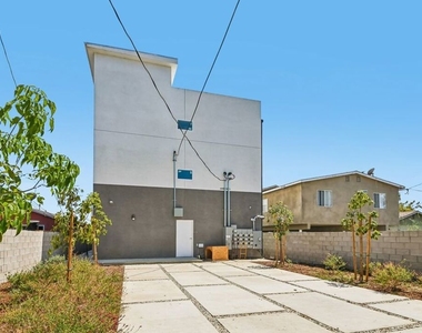 219 E 87th Street - Photo Thumbnail 1