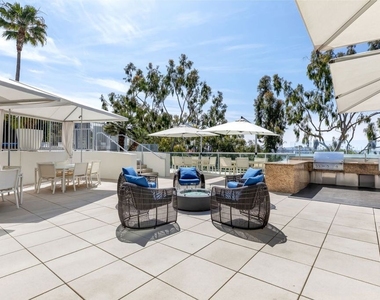 13700 Marina Pointe Drive - Photo Thumbnail 28