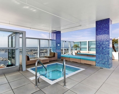 13700 Marina Pointe Drive - Photo Thumbnail 24