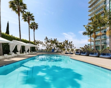 13700 Marina Pointe Drive - Photo Thumbnail 25