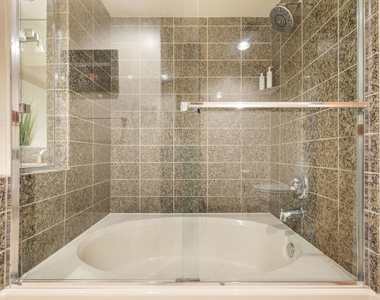 13700 Marina Pointe Drive - Photo Thumbnail 14