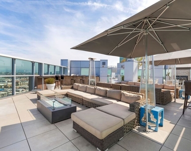 13700 Marina Pointe Drive - Photo Thumbnail 18