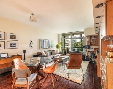 13700 Marina Pointe Drive - Photo Thumbnail 3