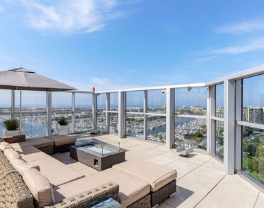 13700 Marina Pointe Drive - Photo Thumbnail 17