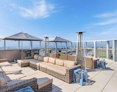 13700 Marina Pointe Drive - Photo Thumbnail 16