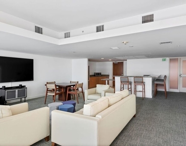 13700 Marina Pointe Drive - Photo Thumbnail 29