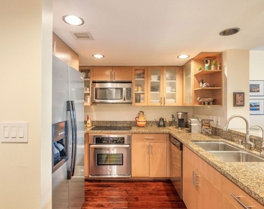 13700 Marina Pointe Drive - Photo Thumbnail 7
