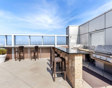 13700 Marina Pointe Drive - Photo Thumbnail 19