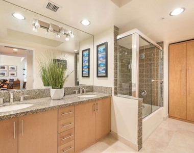 13700 Marina Pointe Drive - Photo Thumbnail 12