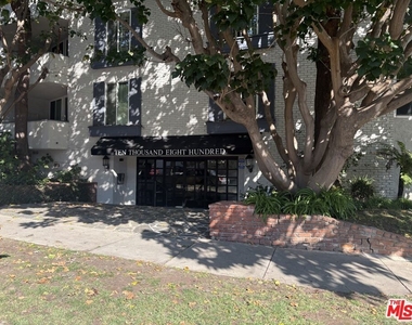 10800 Holman Avenue - Photo Thumbnail 8