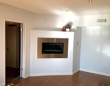10800 Holman Avenue - Photo Thumbnail 5