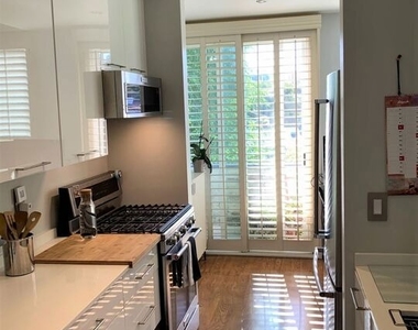 10800 Holman Avenue - Photo Thumbnail 2