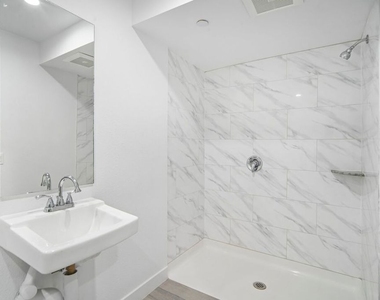 3221 W 71st Street - Photo Thumbnail 13