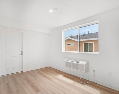 3221 W 71st Street - Photo Thumbnail 14