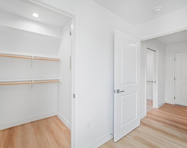 3221 W 71st Street - Photo Thumbnail 8