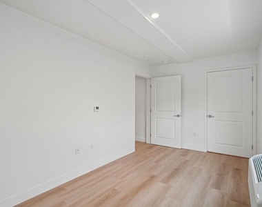 3221 W 71st Street - Photo Thumbnail 15