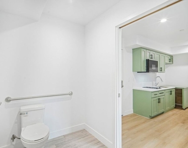 3221 W 71st Street - Photo Thumbnail 12
