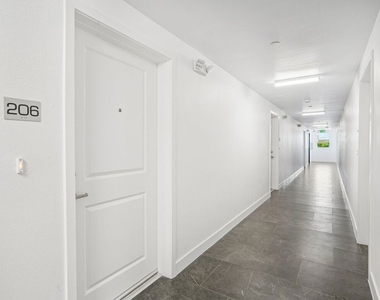 3221 W 71st Street - Photo Thumbnail 2