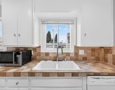 1619 Colby Avenue - Photo Thumbnail 16