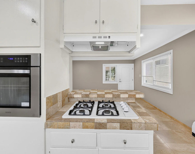 1619 Colby Avenue - Photo Thumbnail 15