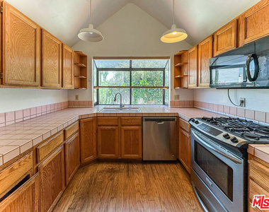 3124 Veteran Avenue - Photo Thumbnail 14