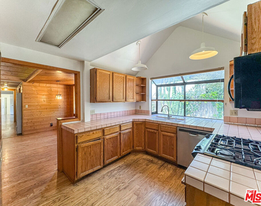 3124 Veteran Avenue - Photo Thumbnail 17