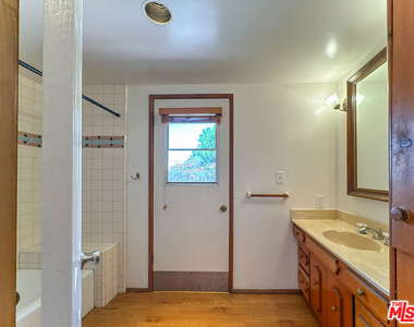 3124 Veteran Avenue - Photo Thumbnail 22