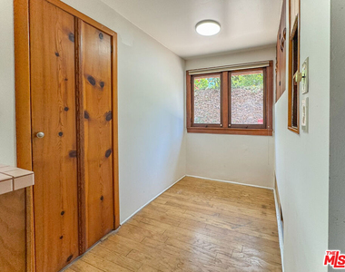 3124 Veteran Avenue - Photo Thumbnail 15
