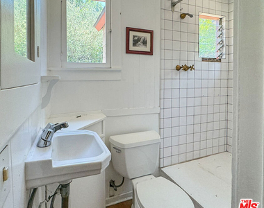 3124 Veteran Avenue - Photo Thumbnail 16