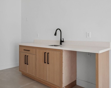 5917 Rhodes Avenue - Photo Thumbnail 42